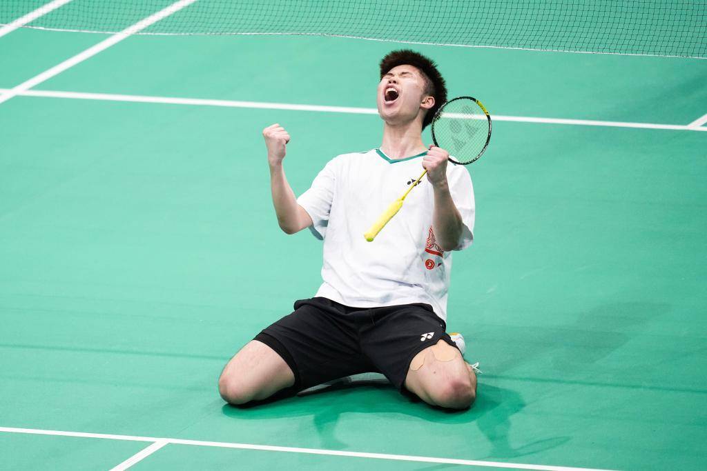 十五运羽毛球：“雅思”夺金 翁泓阳、王祉怡单打折桂